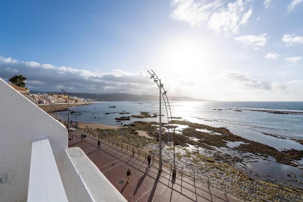 Апартаменты Beachfront Apt With Open Terrace In Las Canteras Лас-Пальмас-де-Гран-Канария Экстерьер фото